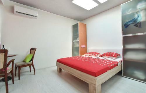 Four-bedroom Holiday Home In Otok Dalmatinski