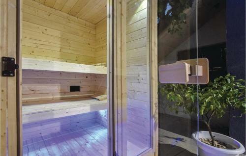 Four-bedroom Holiday Home In Otok Dalmatinski
