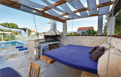 Four-bedroom Holiday Home In Otok Dalmatinski