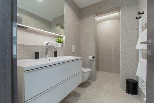 Villa Gust With Heated Pool, Jacuzzi, Sauna And Cinema