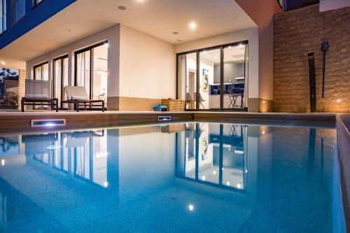 Villa Gust With Heated Pool, Jacuzzi, Sauna And Cinema