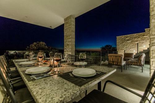 Villa Gust With Heated Pool, Jacuzzi, Sauna And Cinema
