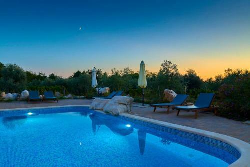 Villa Relax House Surrounded By Olives And Vineyard