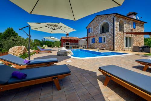 Villa Relax House Surrounded By Olives And Vineyard