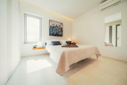 Unique Luxury Designers Apartment Right Next To The Beach