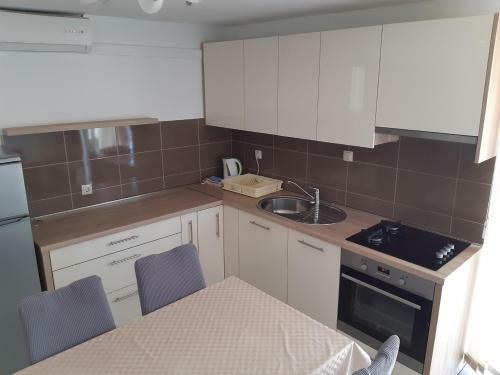 Apartman Sa 3 Spava?e Sobe