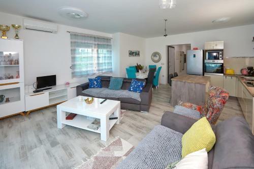 Apartmani Marina S Pogledom, Suko?an