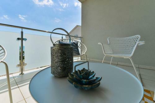 New! Beachfront Villa Klaudija, Suko?an