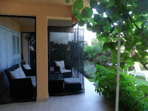 Direct Seafront Villa