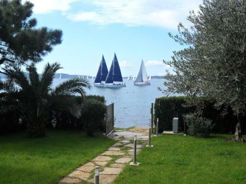 Direct Seafront Villa