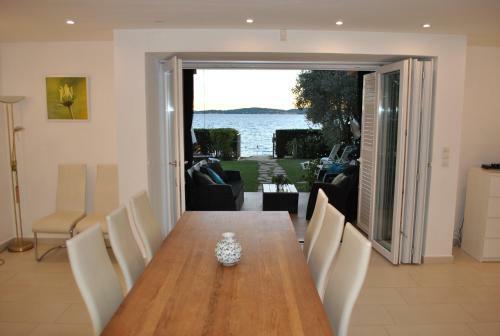 Direct Seafront Villa