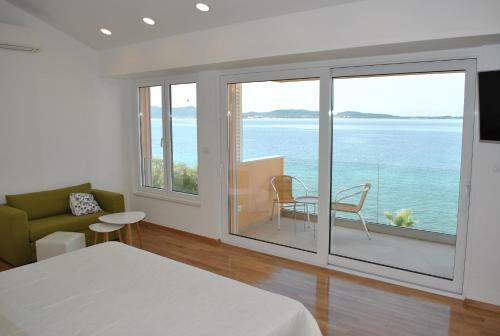 Direct Seafront Villa
