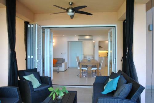 Direct Seafront Villa