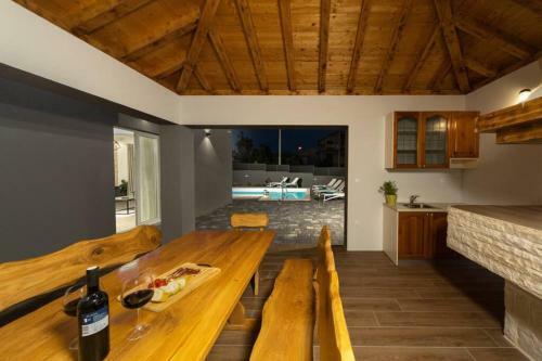 Villa Danica With Pool