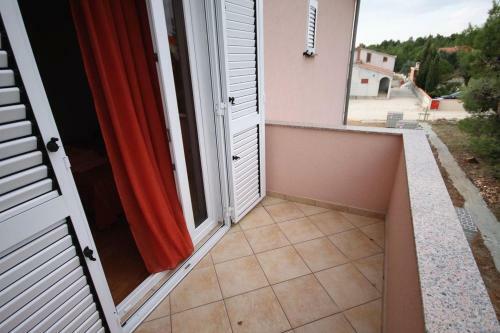 Apartments By The Sea Vrsi - Mulo, Zadar - 5860