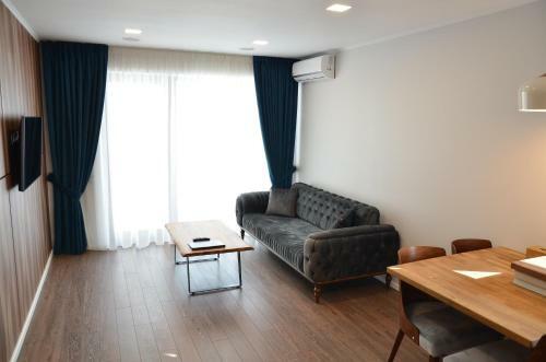 Natalia Apartments