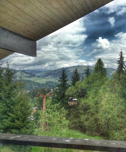 Alpine Lounge