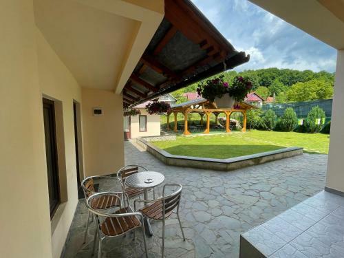 Hostal Gama Restaurant Cazare