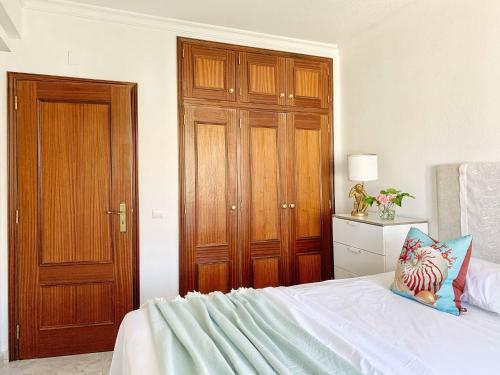 Stylish 3 Bedroom Apartment Close To The Beach