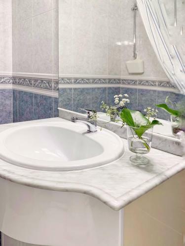 Stylish 3 Bedroom Apartment Close To The Beach