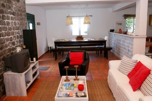 Mosteiros Vineyard House