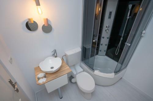 Seagloo Glamping - Adults Only