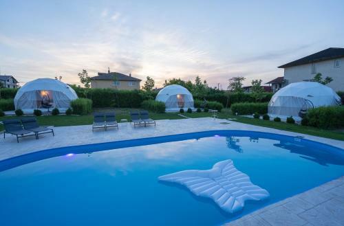 Seagloo Glamping - Adults Only