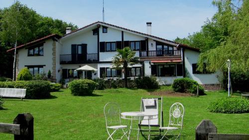 Apartamentos Atxarmin