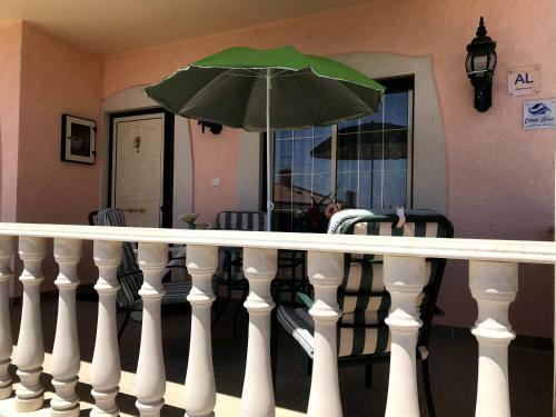Caro�a House