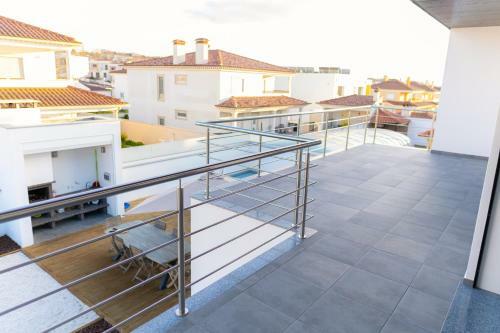 Villa Moderna V4 Nazar� C/ Piscina Privativa