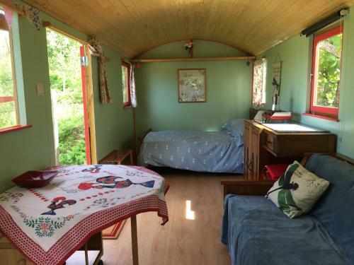 Gypsy Caravan - Shepherds Hut, Off Grid, River Views