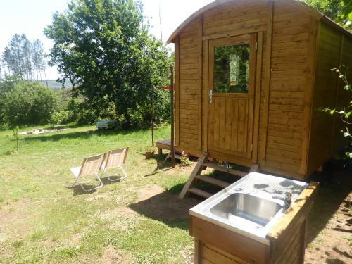 Gypsy Caravan - Shepherds Hut, Off Grid, River Views