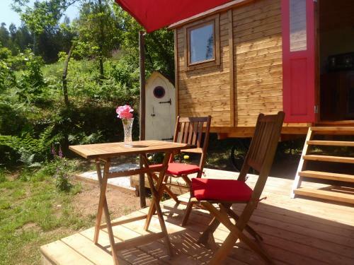 Gypsy Caravan - Shepherds Hut, Off Grid, River Views