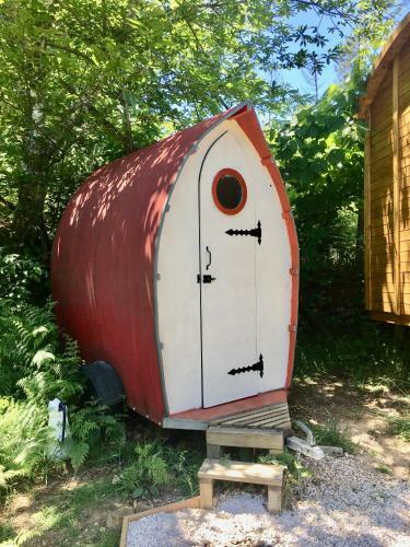 Gypsy Caravan - Shepherds Hut, Off Grid, River Views