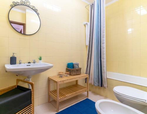 Cozy 3 Room Apartment In Penafiel Centre