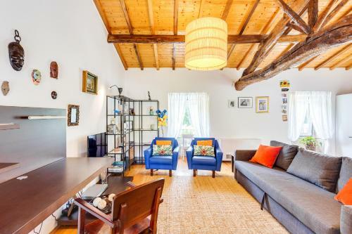 Hostal Home, By Julieta
