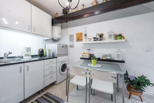 Pequena Casa R�stica Com Piscina