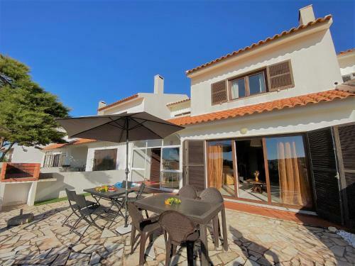 Superb Villa In Baleal W/ Patio, Parking & 5 Brs