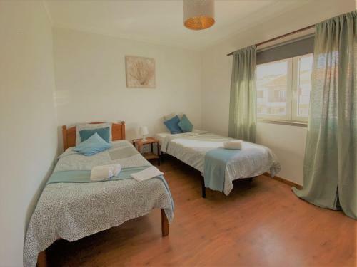 Superb Villa In Baleal W/ Patio, Parking & 5 Brs