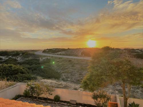 Superb Villa In Baleal W/ Patio, Parking & 5 Brs