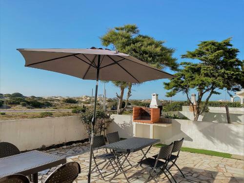 Superb Villa In Baleal W/ Patio, Parking & 5 Brs