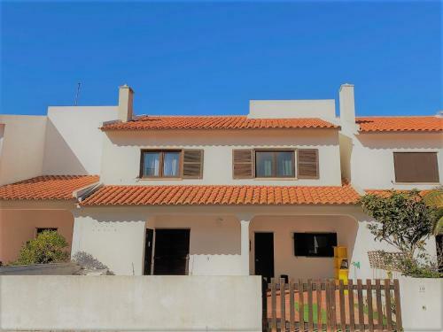 Superb Villa In Baleal W/ Patio, Parking & 5 Brs
