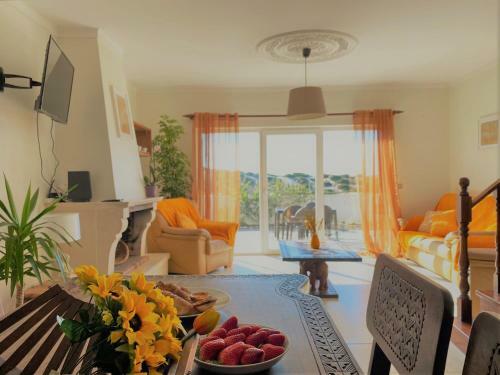 Superb Villa In Baleal W/ Patio, Parking & 5 Brs