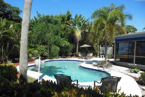 Chapel Hill Poolside Retreat