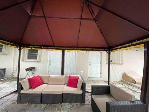Cheerful 1-bedroom Apartment With Free Parking