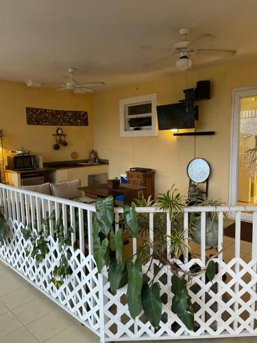 Hostal Beach Hideaway