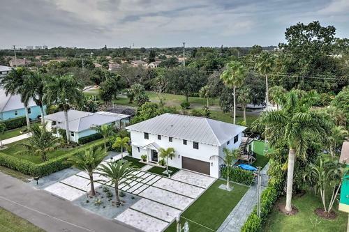 Waterfront Retreat With Pool Near Bonita Beach!