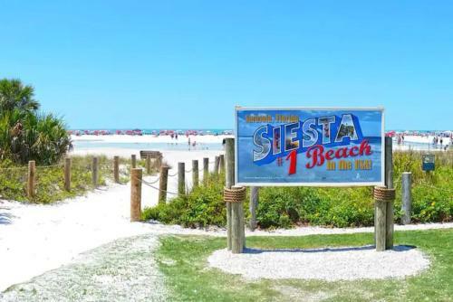 Remodeled 4br Pool Home/img Golf View/near Beaches