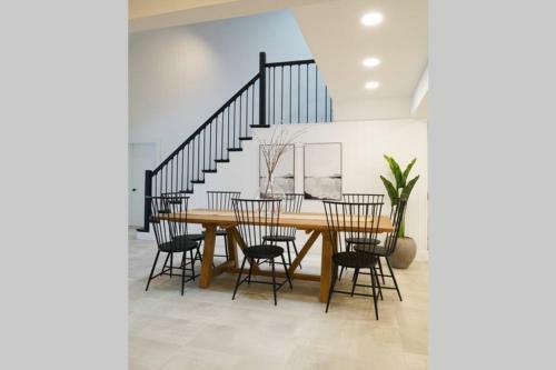 Remodeled 4br Pool Home/img Golf View/near Beaches