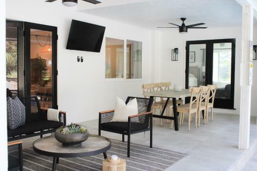 Remodeled 4br Pool Home/img Golf View/near Beaches